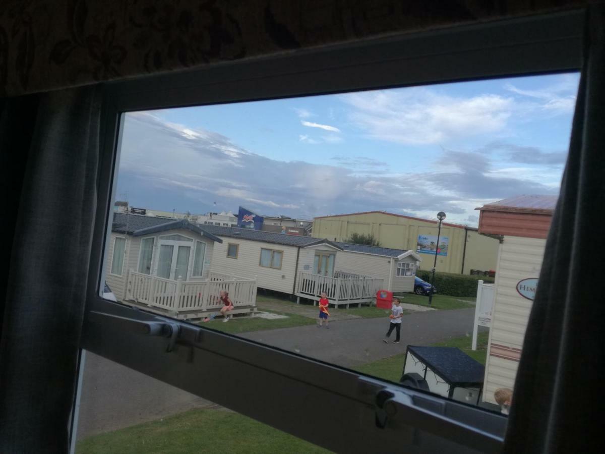 Happy Days Caravan Primrose Valley Filey Exterior photo